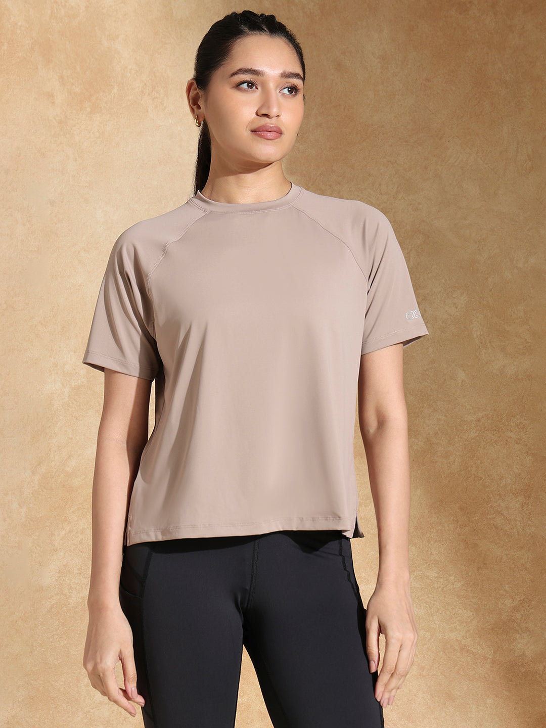 Shop-Traqfit Raglan Tee Hazelnut
