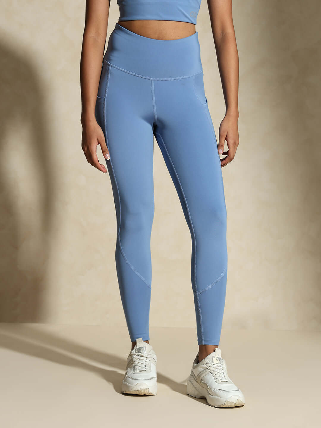 Cerulean Yoga Strap Back Bra & Aura Leggings