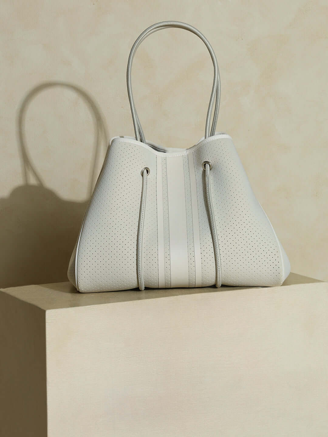 Shop-The Traq Tote Beige