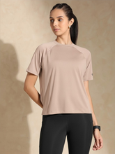 Shop-Traqfit Raglan Tee Hazelnut