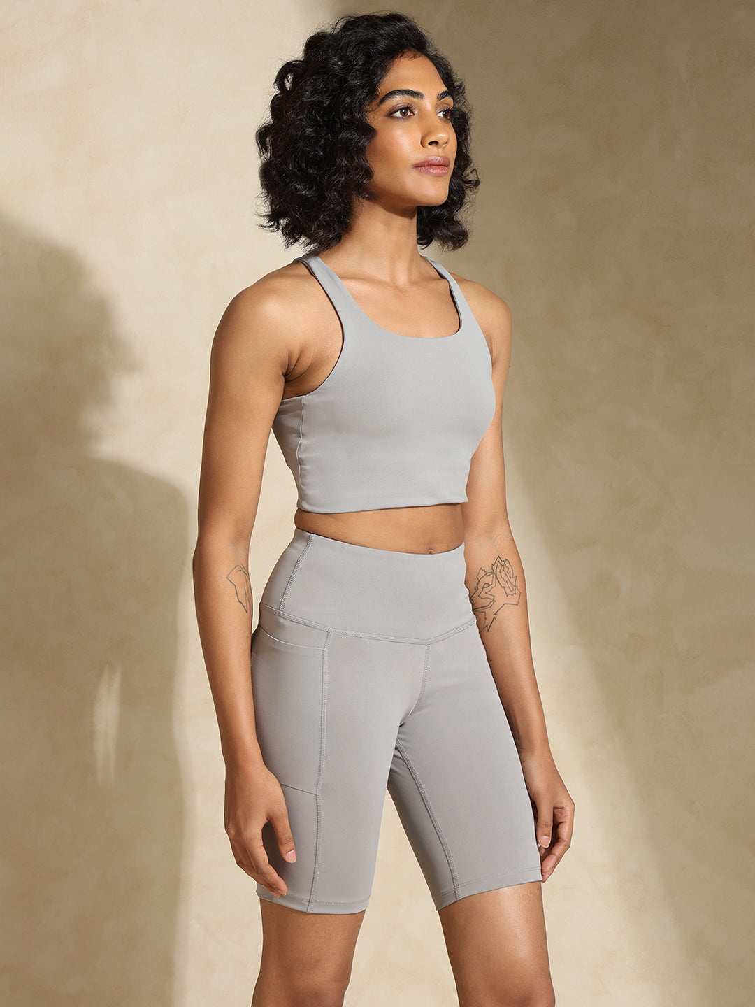 Cloud Grey High Impact Action Bra With Clasp & Aura Cycling Shorts