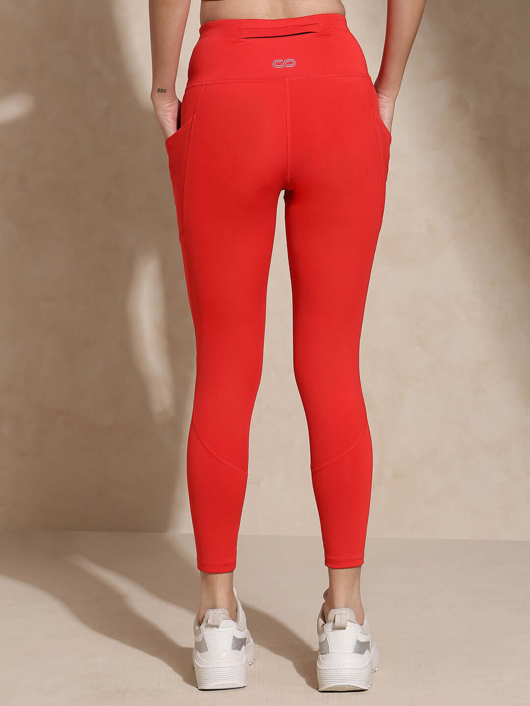 Shop-Red Keyhole Back Crop Top with Clasp & Aura Leggings