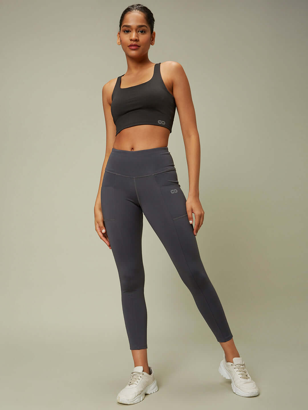 Women's Action Bra With Clasp & Evolve Leggings Grey